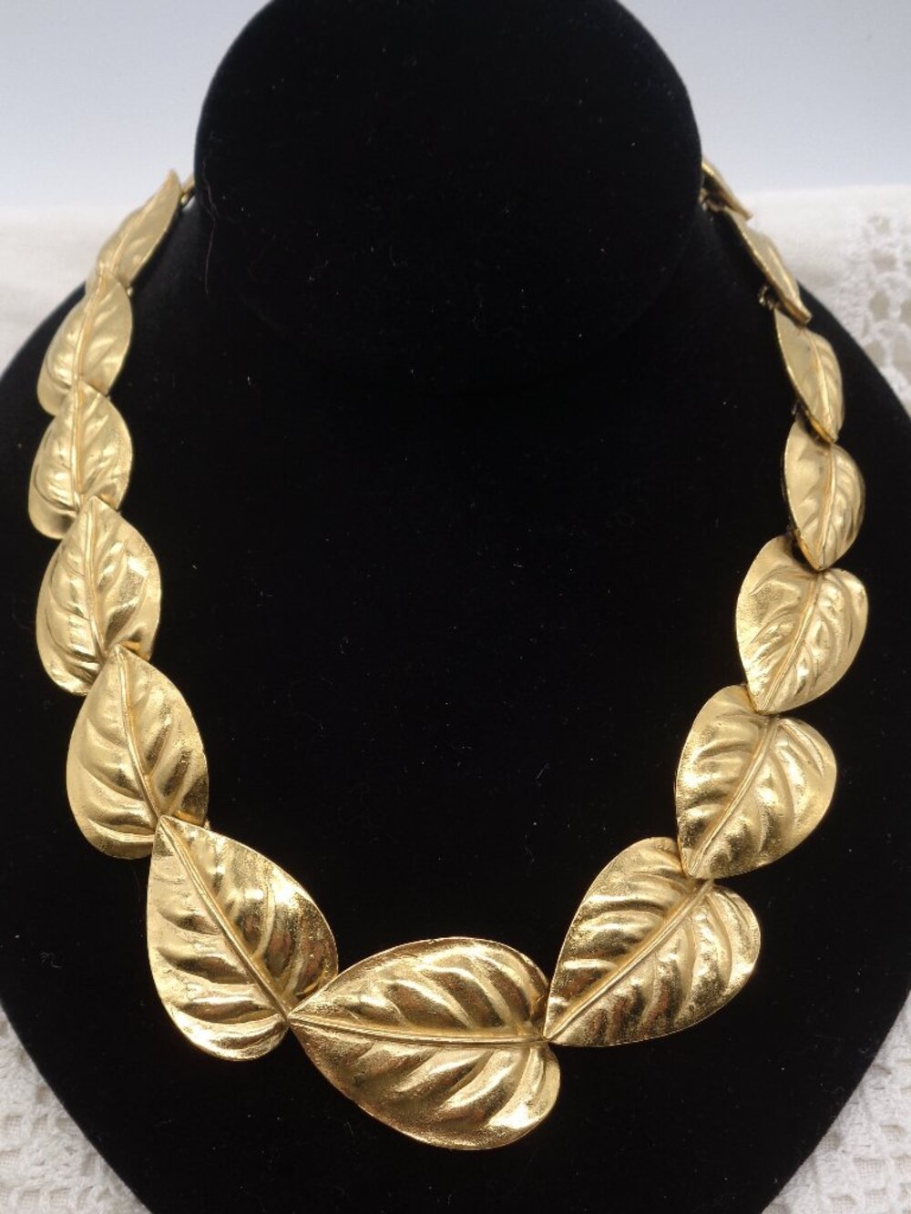 Vintage TRIFARI TM Gold Plated LEAF Choker NECKLACE